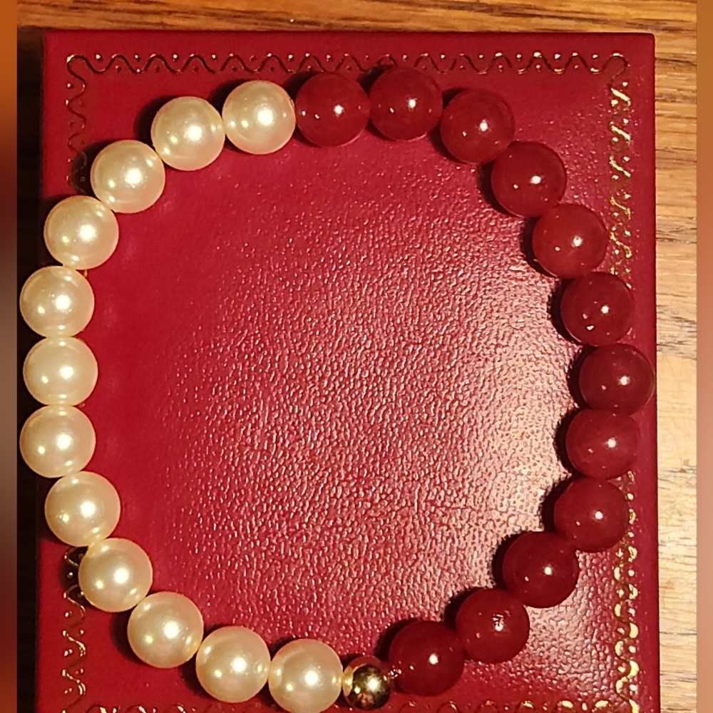 Illustriuous Delta Sigma Theta Crimson & Cream Pearl Beaded Stretch Bracelet - Picture 2 of 5